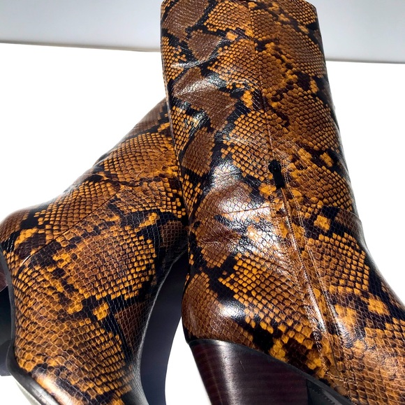 Banana Republic 6 NWOT snakeskin Women’s Boots - Picture 5 of 10